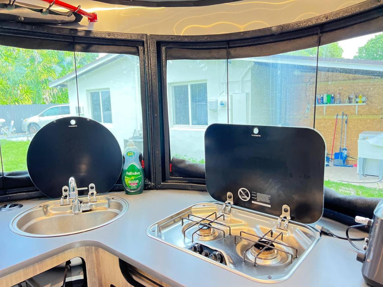 Work, Rest And Play: Wifi, Tv And Backyard Bliss Daire North Miami Beach Dış mekan fotoğraf